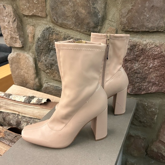 Boots Forever 21 Chic Beige Heeled Boots 7 1/2 - Picture 7 of 8